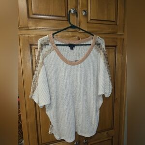 BKE Women's Cream and Tan Top Large